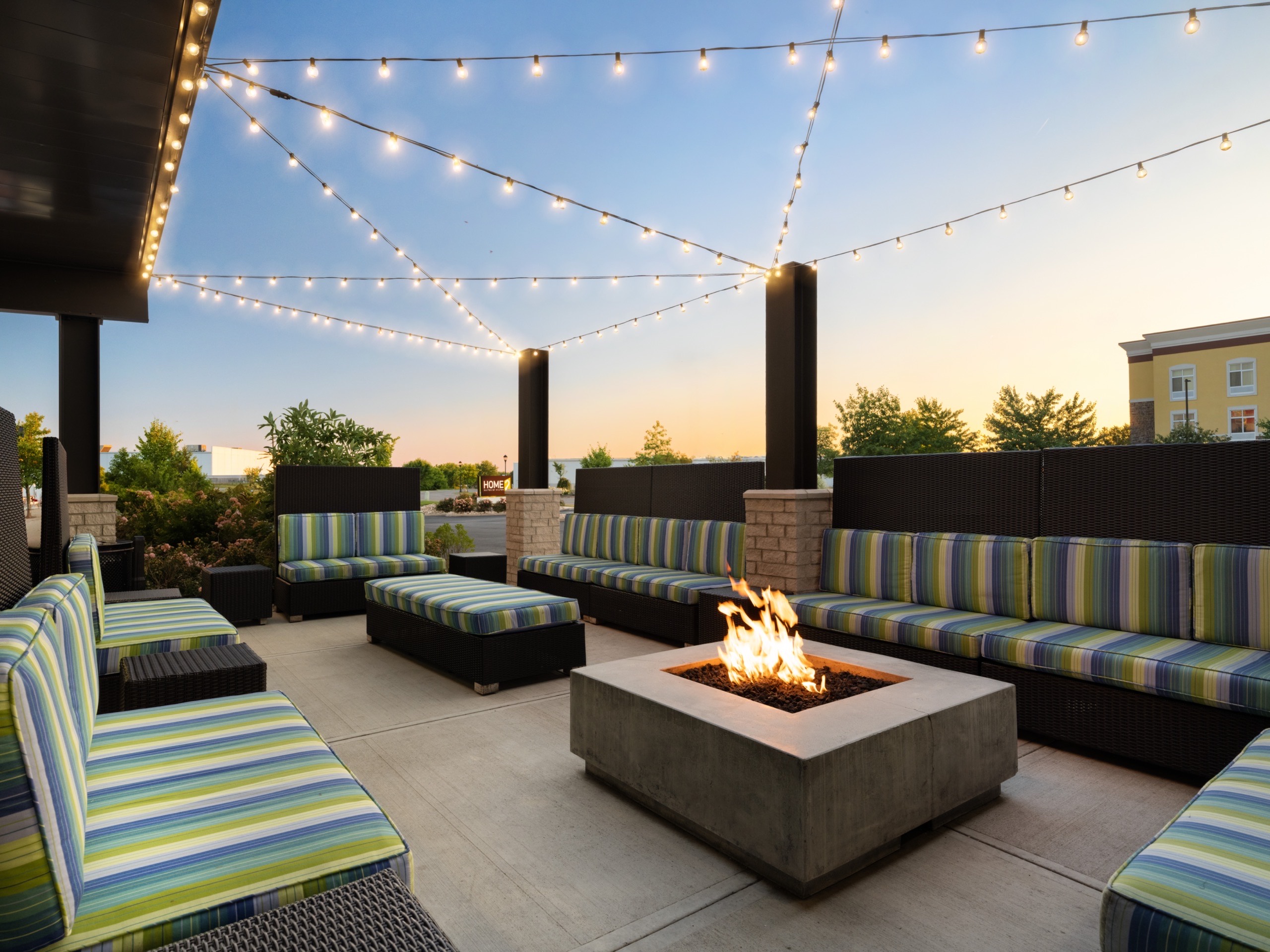 Outdoor patio with firepit